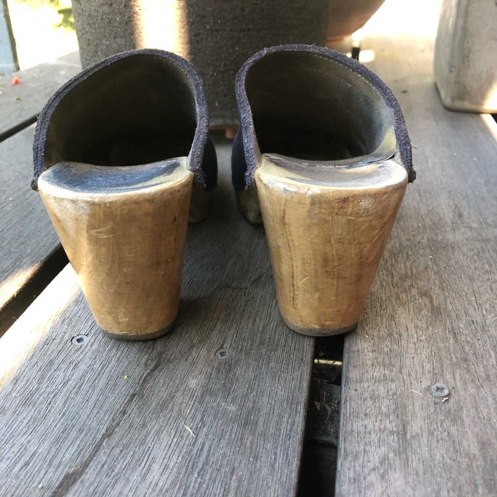 No 6 Black Clog